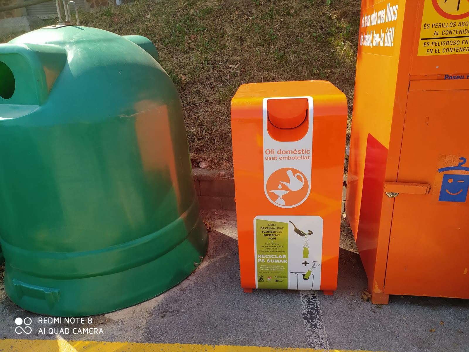 Nou contenidor de recollida d’oli domèstic a la Plaça de l’Ajuntament